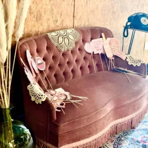 canape-Vintage-vieux-rose-en-velours-2-places-Longueur-120cm-hauteur-76cm-largeur-70cm