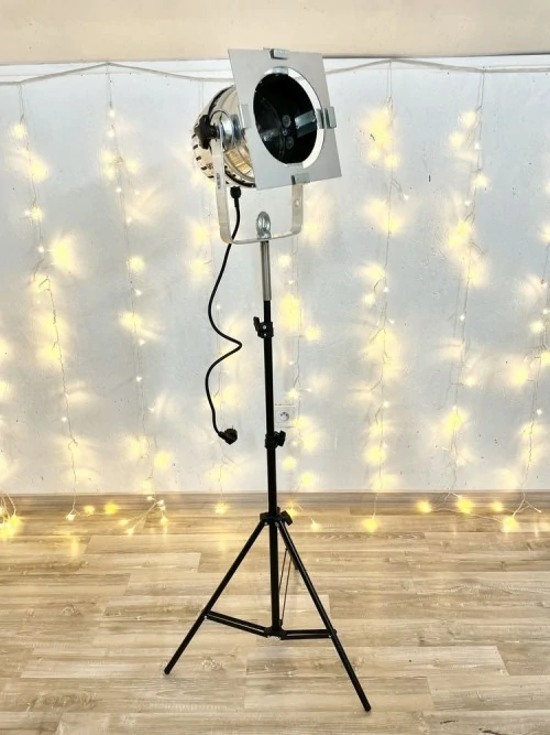 Projecteur sur pied