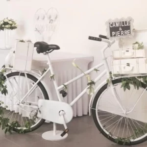 velo-decoratif-avec-urne-valise-location-mariage-fete-moselle