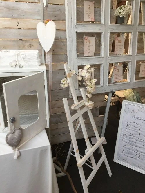 chevalet-en-bois-blanc-location-mariage-fete-moselle